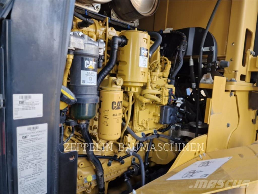CAT 938M Фронтальные погрузчики