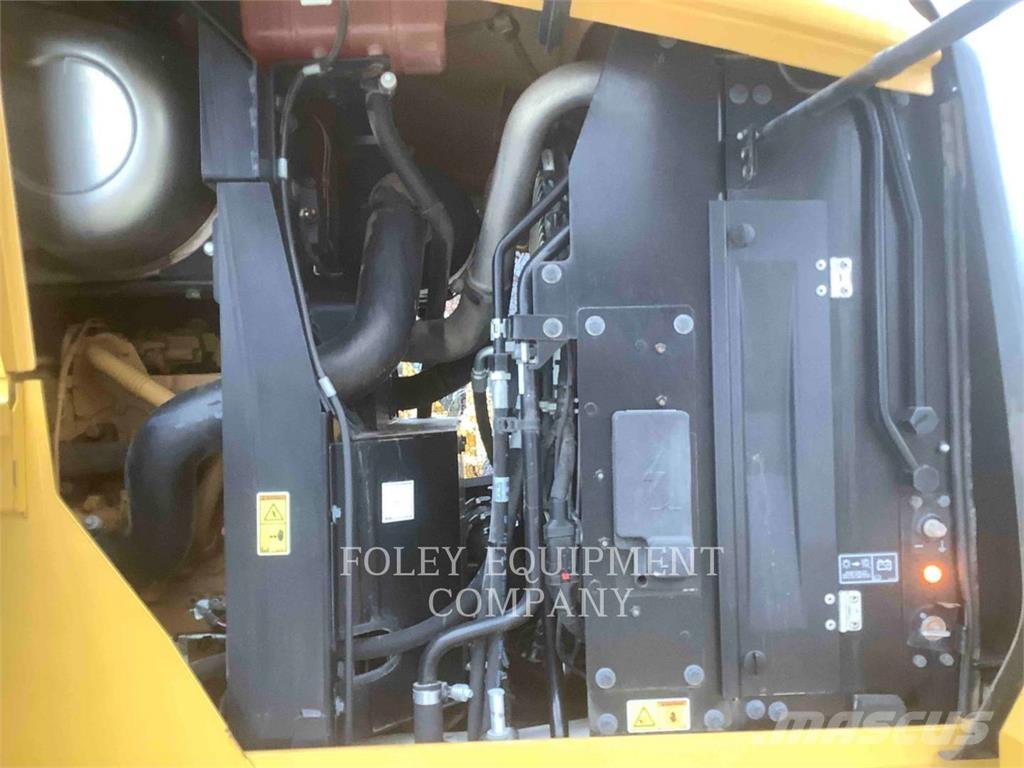 CAT 938M Фронтальные погрузчики