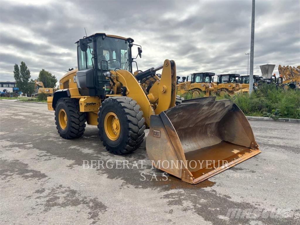 CAT 938M Фронтальные погрузчики