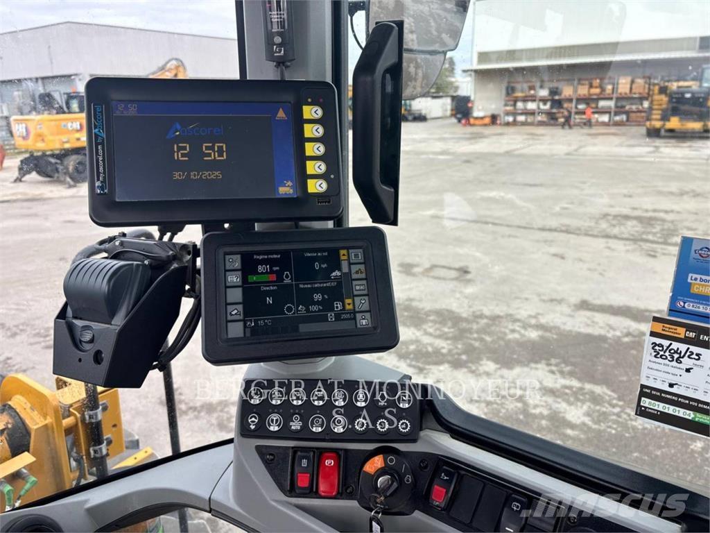 CAT 938M Фронтальные погрузчики