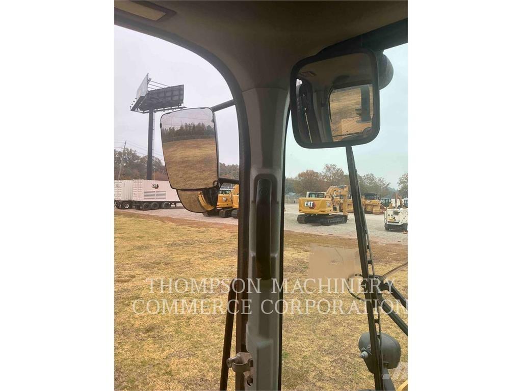 CAT 938M Фронтальные погрузчики