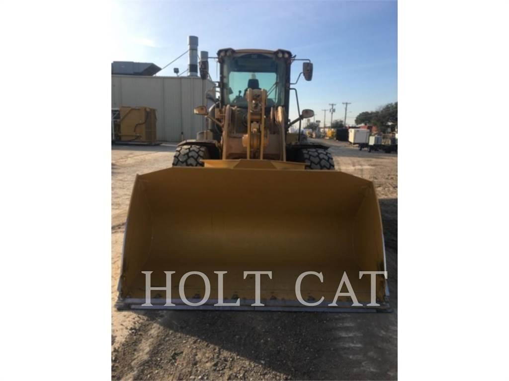 CAT 938M Фронтальные погрузчики