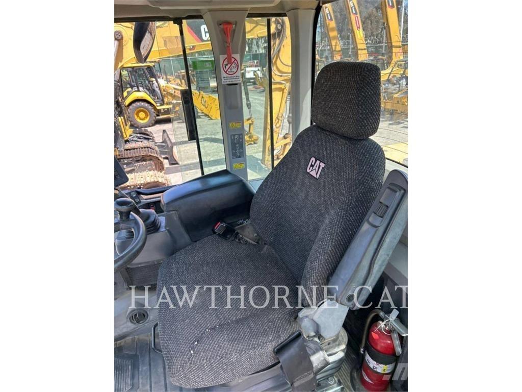 CAT 938M Фронтальные погрузчики