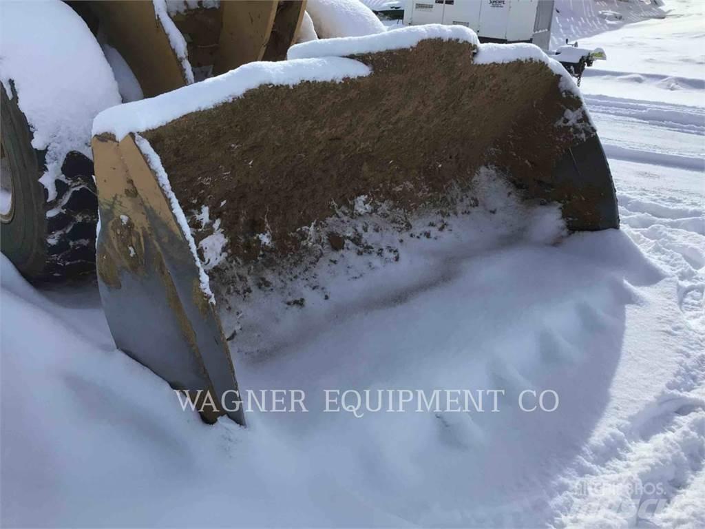 CAT 938M Фронтальные погрузчики