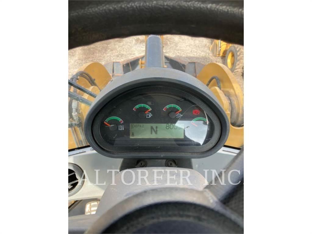 CAT 938M Фронтальные погрузчики