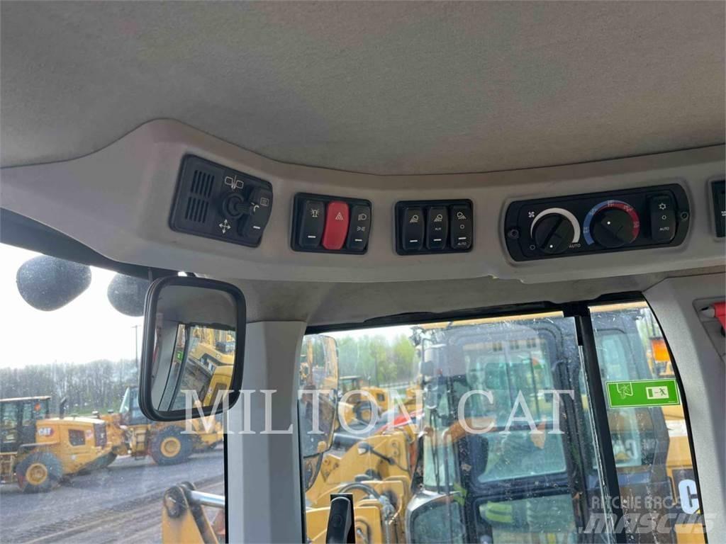 CAT 938M 2V Фронтальные погрузчики