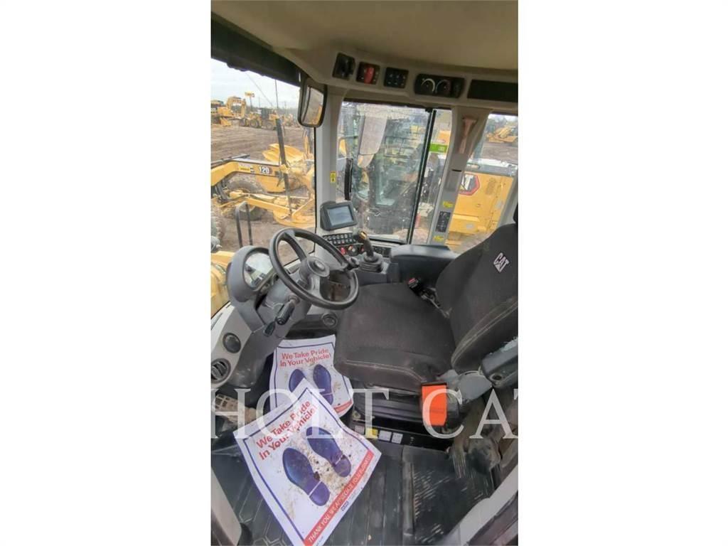 CAT 938M QC Фронтальные погрузчики