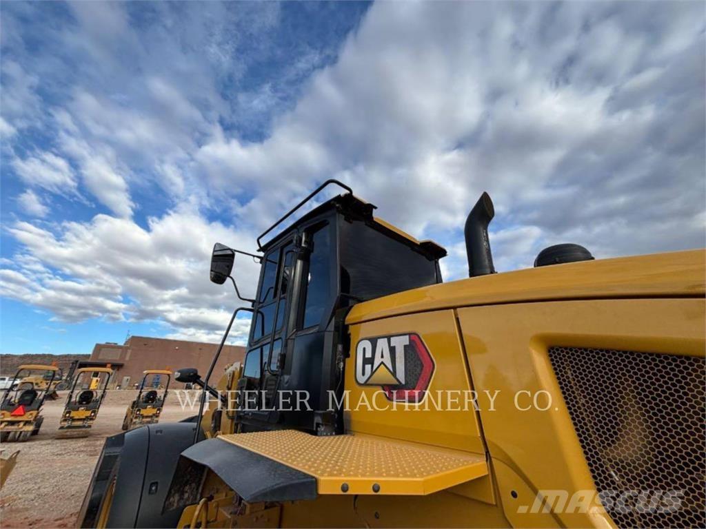 CAT 938M QC 3V Фронтальные погрузчики