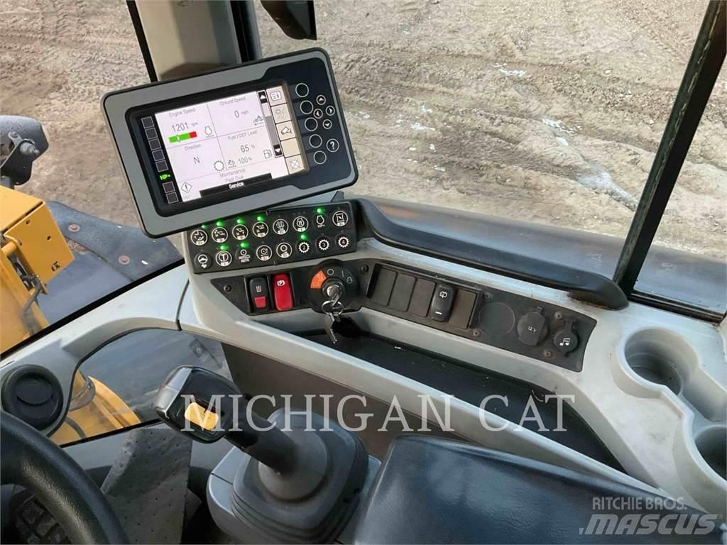 CAT 938M R+ Фронтальные погрузчики
