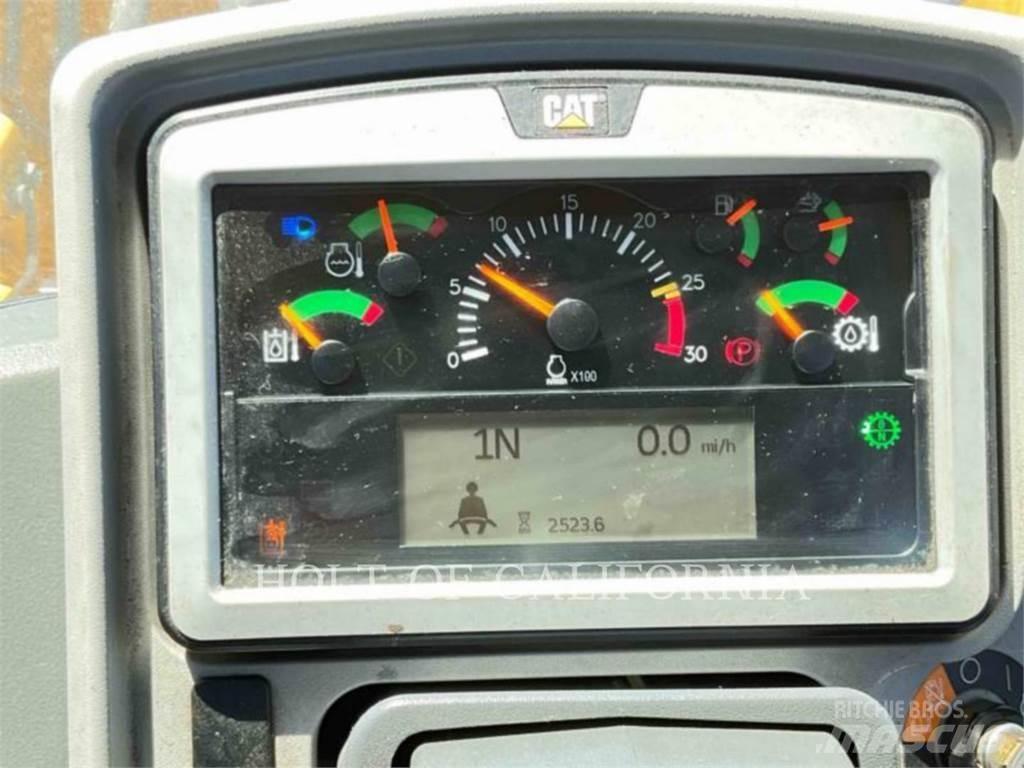 CAT 950M Фронтальные погрузчики