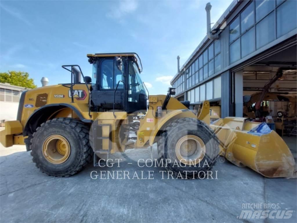 CAT 950M Фронтальные погрузчики