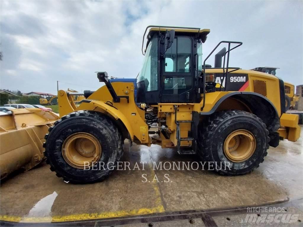 CAT 950M Фронтальные погрузчики