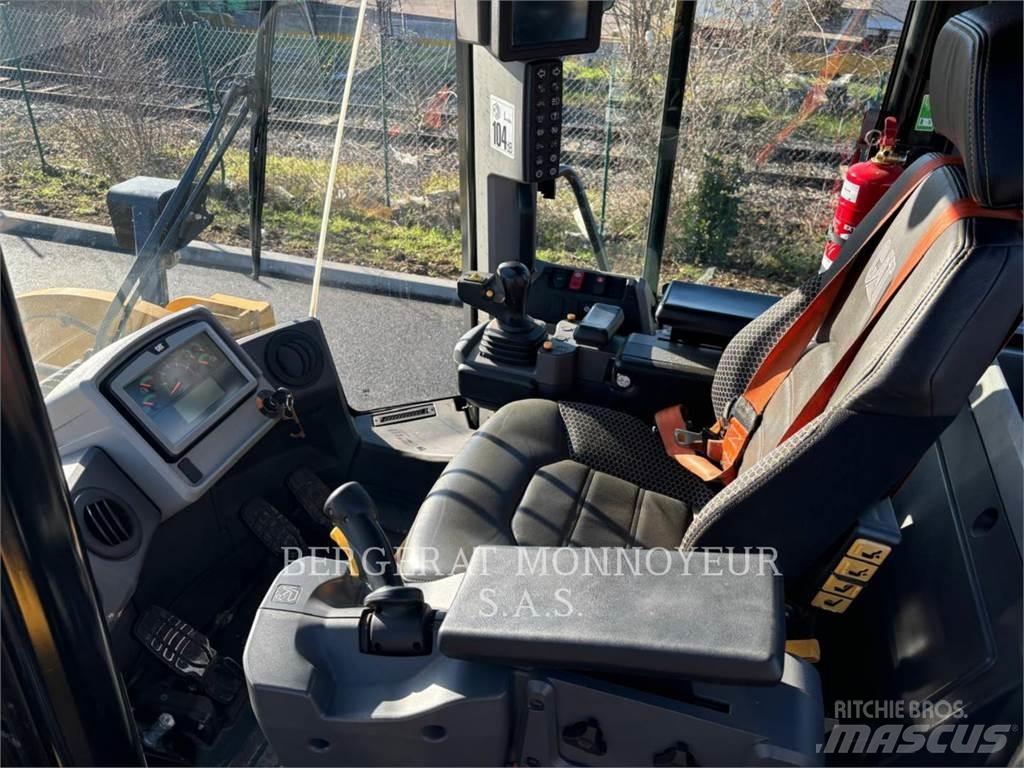 CAT 950M Фронтальные погрузчики