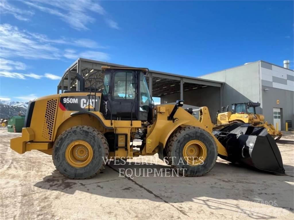 CAT 950M Фронтальные погрузчики