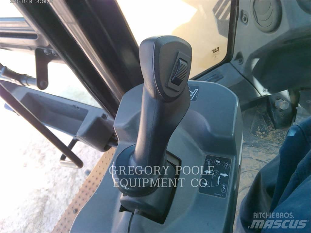 CAT 950M Фронтальные погрузчики