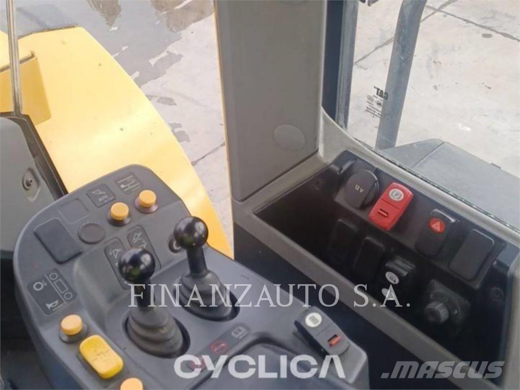 CAT 950M Фронтальные погрузчики