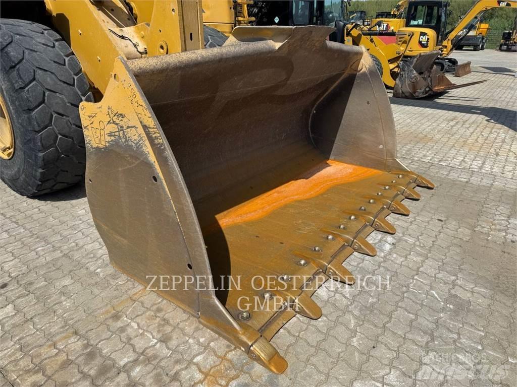 CAT 950M Фронтальные погрузчики