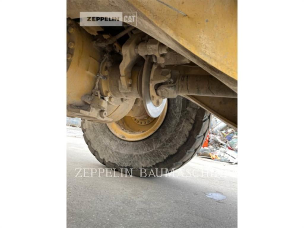CAT 950M Фронтальные погрузчики