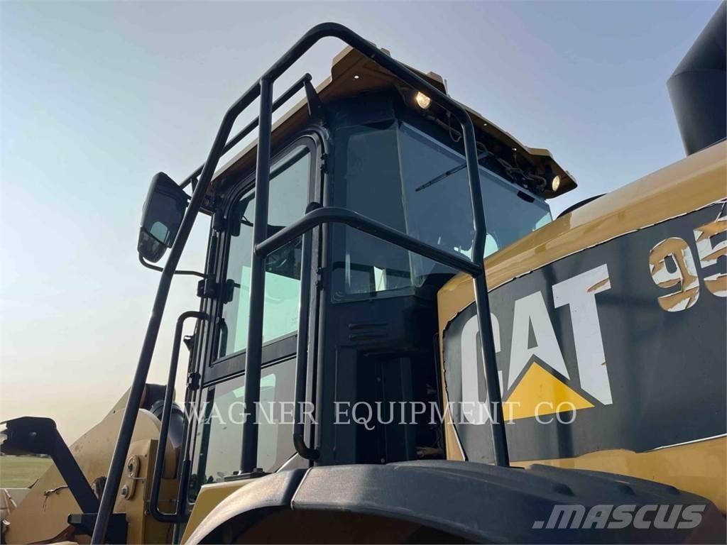 CAT 950M Фронтальные погрузчики