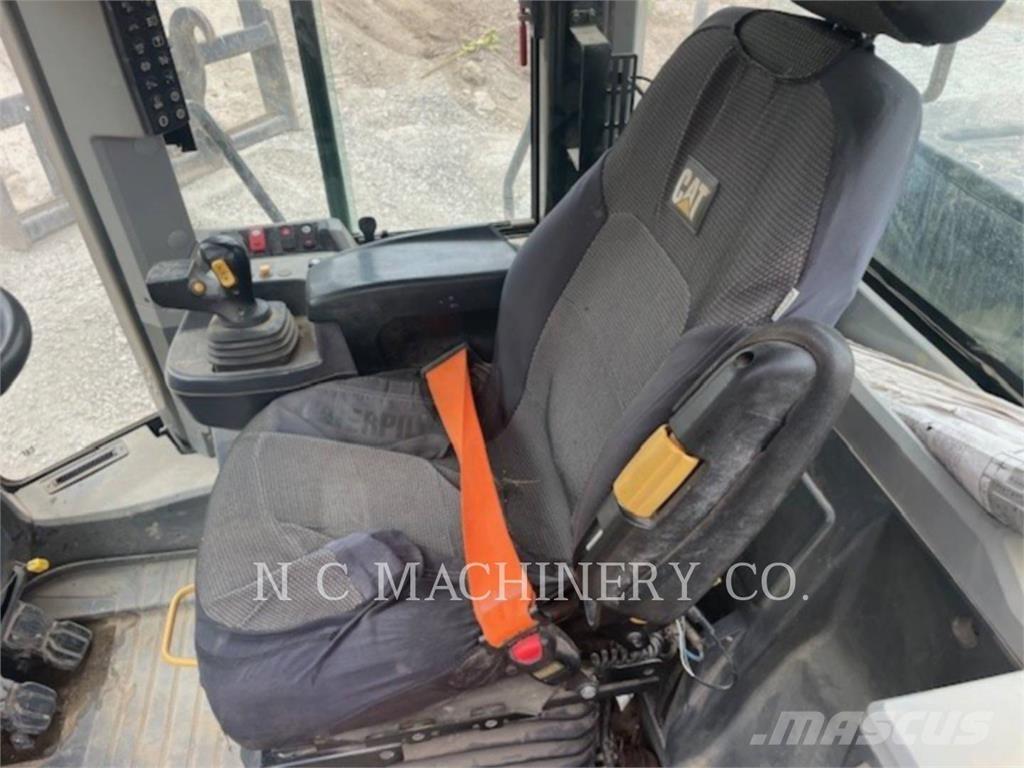 CAT 950M Фронтальные погрузчики