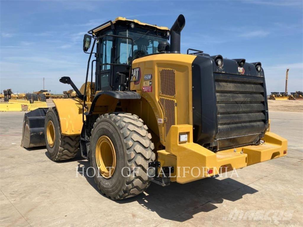 CAT 950M Фронтальные погрузчики