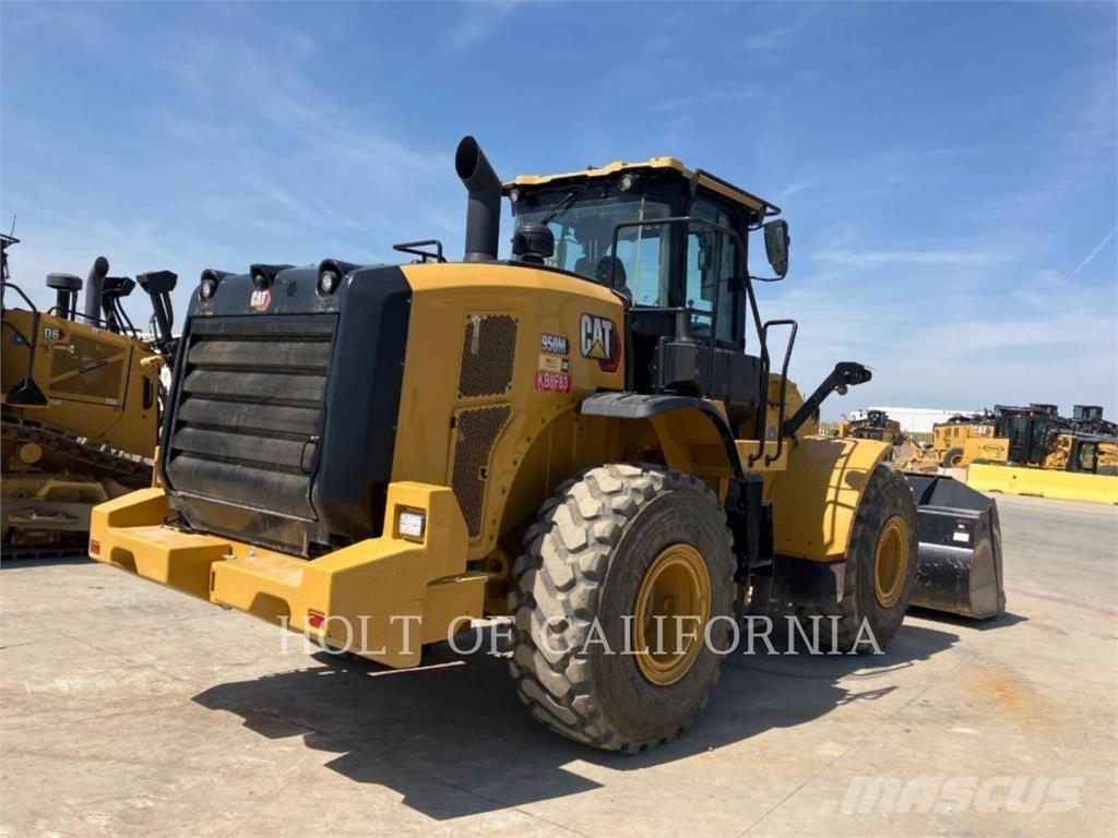 CAT 950M Фронтальные погрузчики