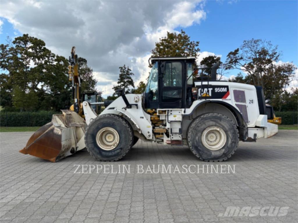 CAT 950M Фронтальные погрузчики