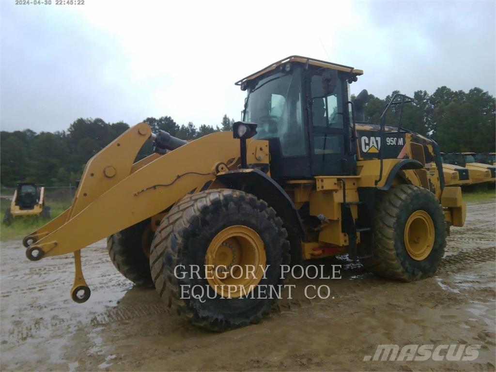 CAT 950M Фронтальные погрузчики