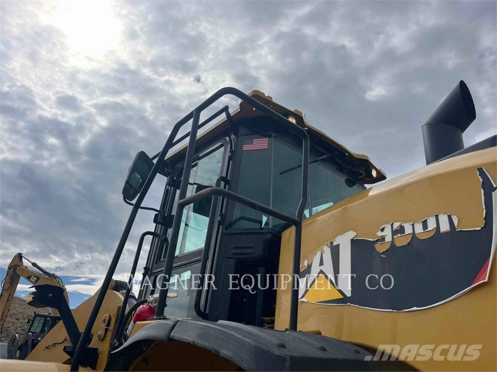 CAT 950M Фронтальные погрузчики