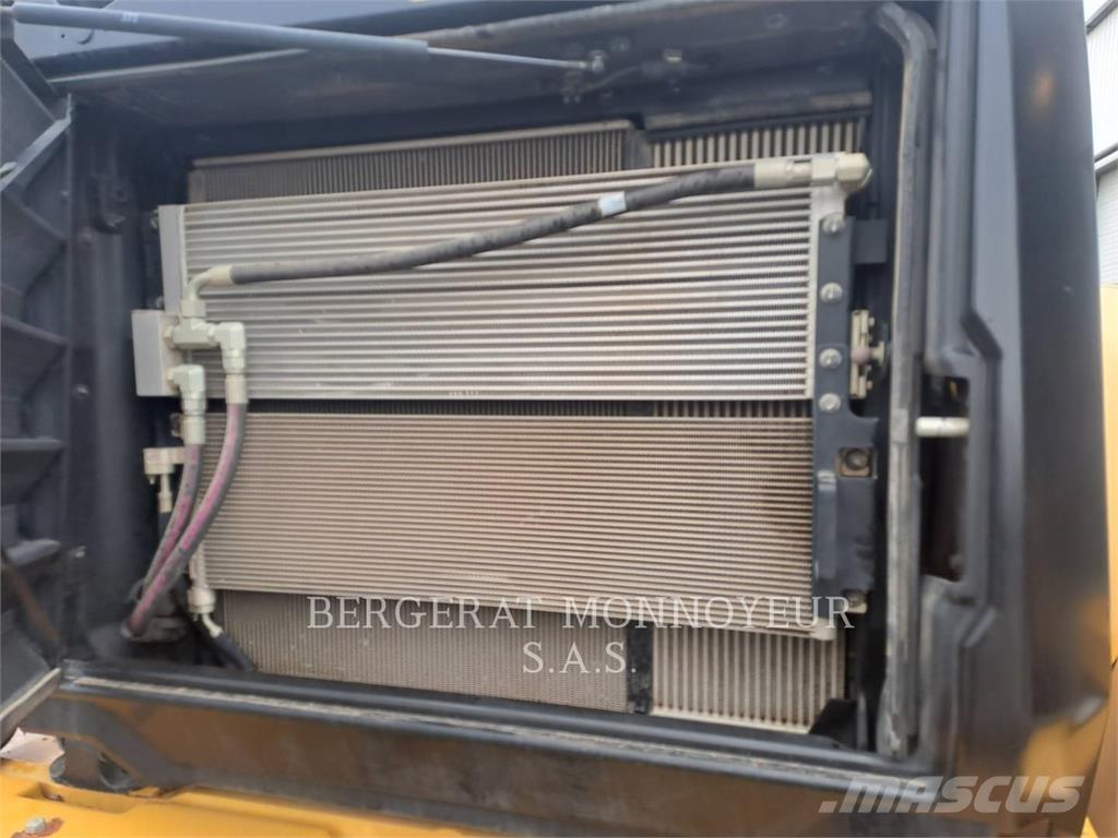 CAT 950M Фронтальные погрузчики