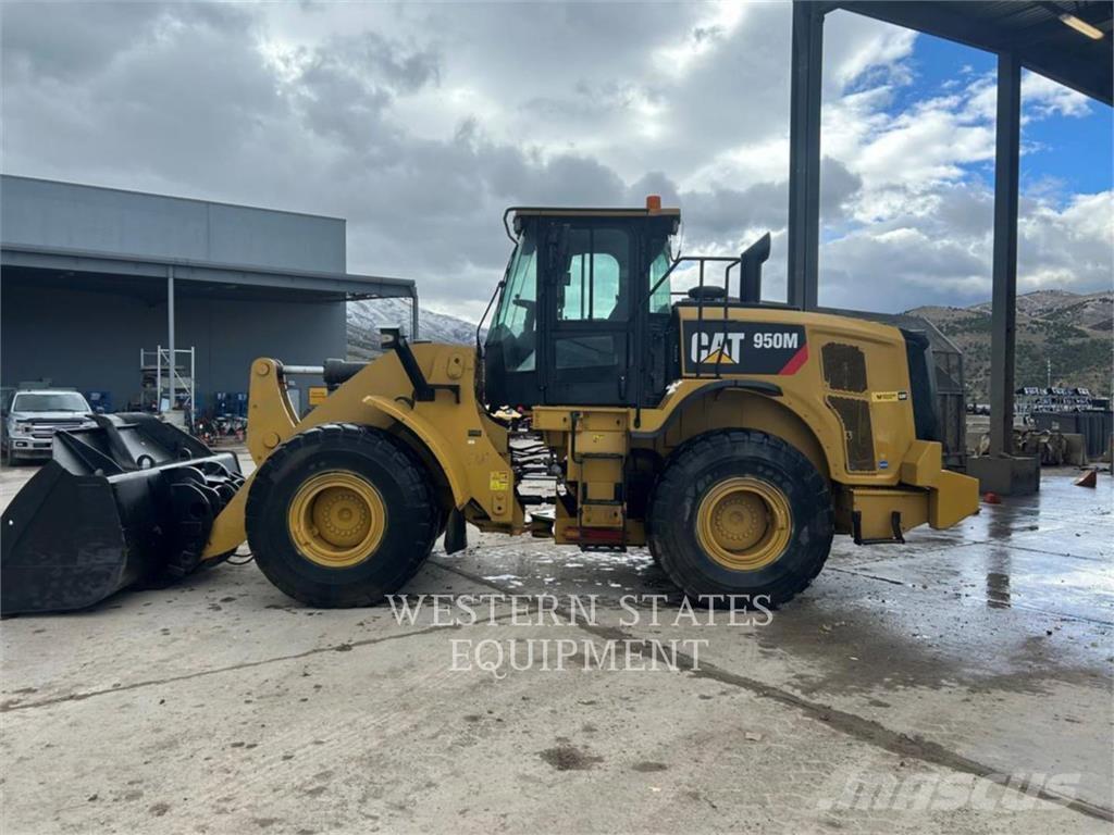 CAT 950M Фронтальные погрузчики