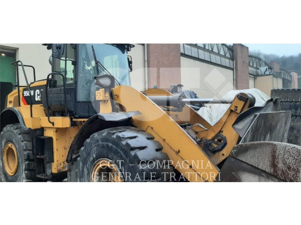 CAT 950M Фронтальные погрузчики