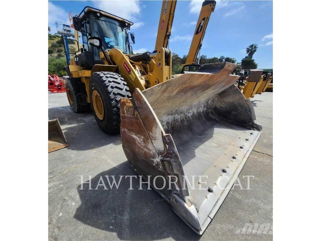 CAT 950M Фронтальные погрузчики