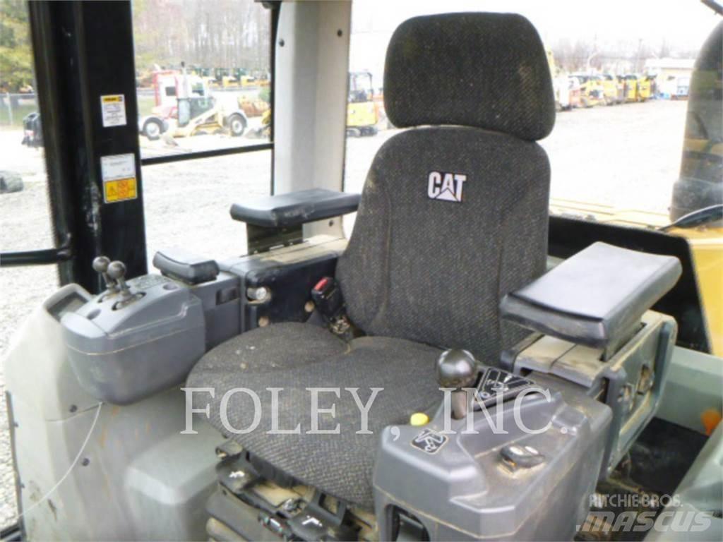 CAT 953D Гусеничные фронтальные погрузчики