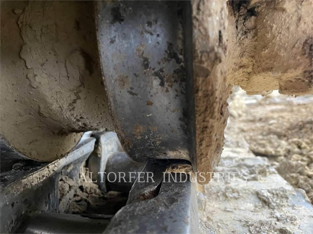 CAT 953D Гусеничные фронтальные погрузчики