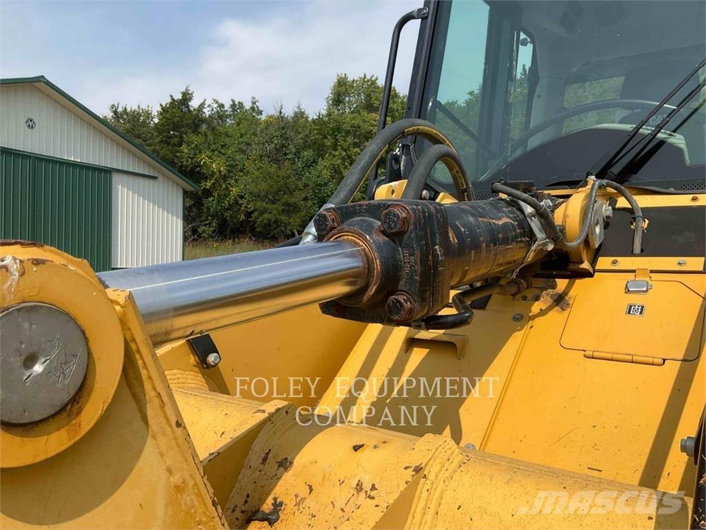 CAT 953D Гусеничные фронтальные погрузчики