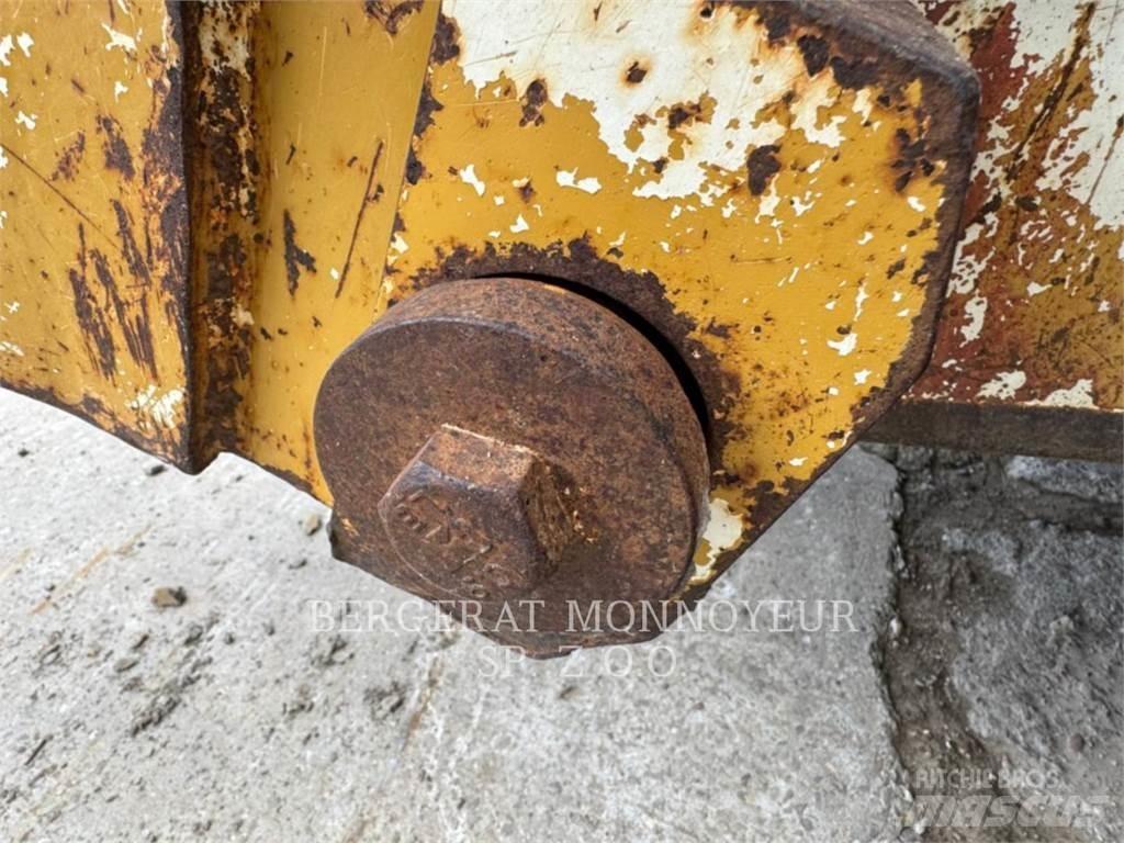 CAT 963C Гусеничные фронтальные погрузчики