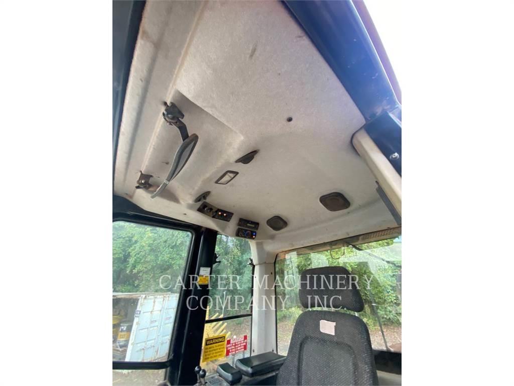 CAT 963D Гусеничные фронтальные погрузчики