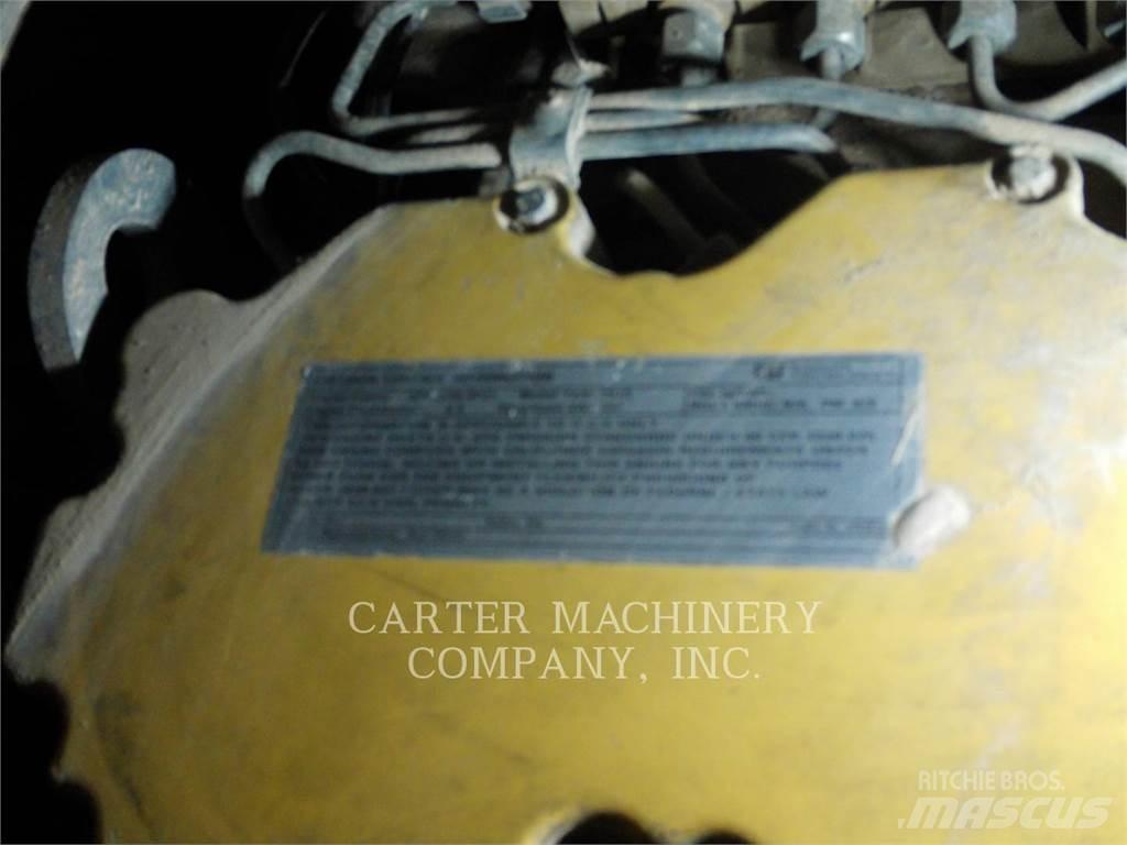 CAT 963D Гусеничные фронтальные погрузчики