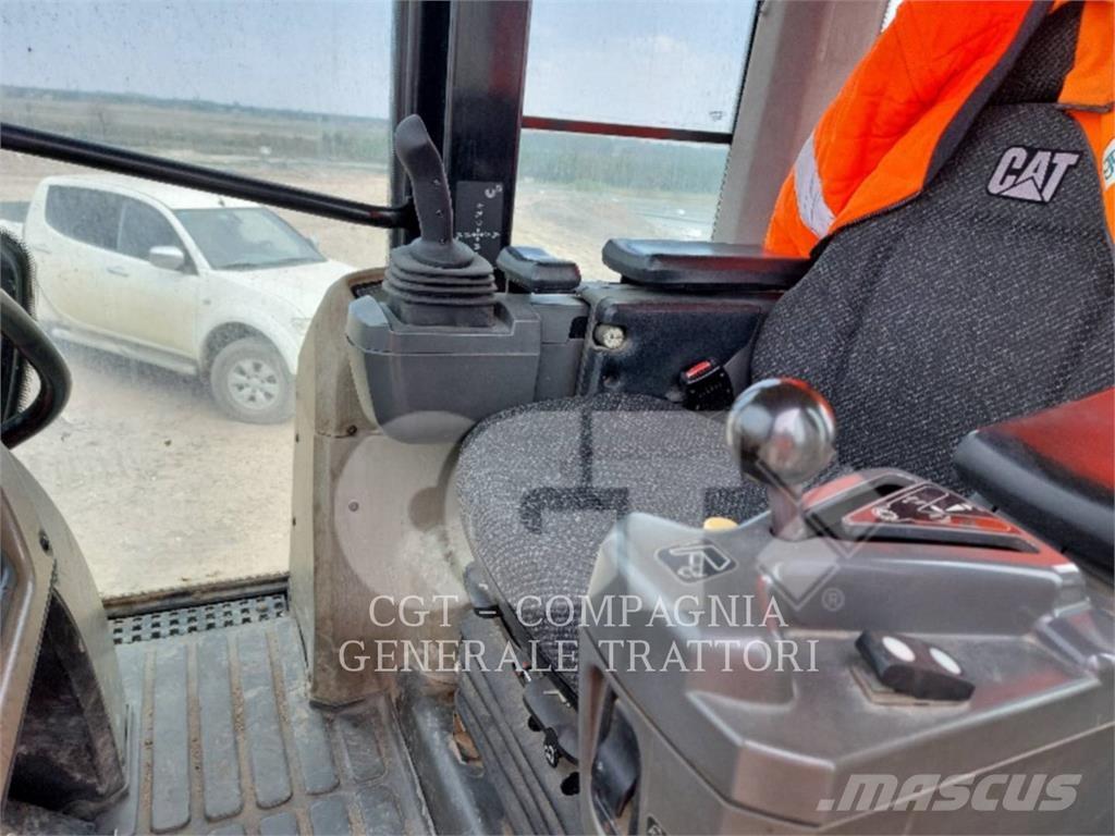 CAT 963D Гусеничные фронтальные погрузчики