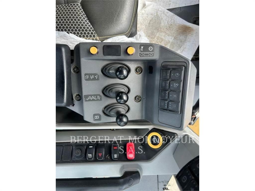 CAT 966 Фронтальные погрузчики