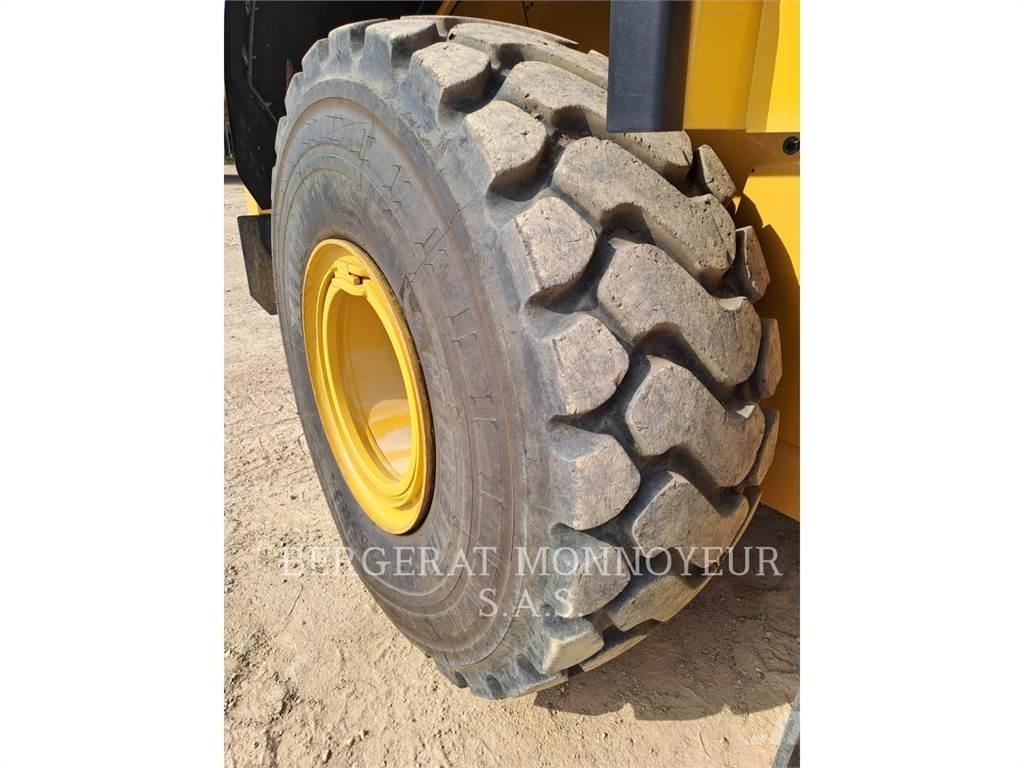 CAT 966 Фронтальные погрузчики