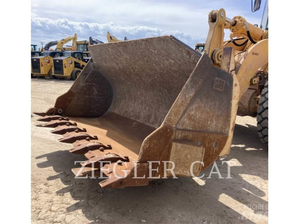 CAT 966G Фронтальные погрузчики