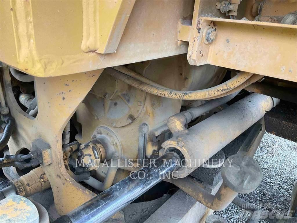 CAT 966G Фронтальные погрузчики