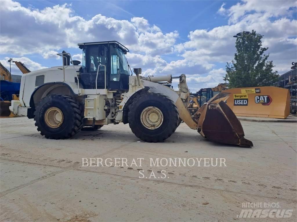 CAT 966M Фронтальные погрузчики