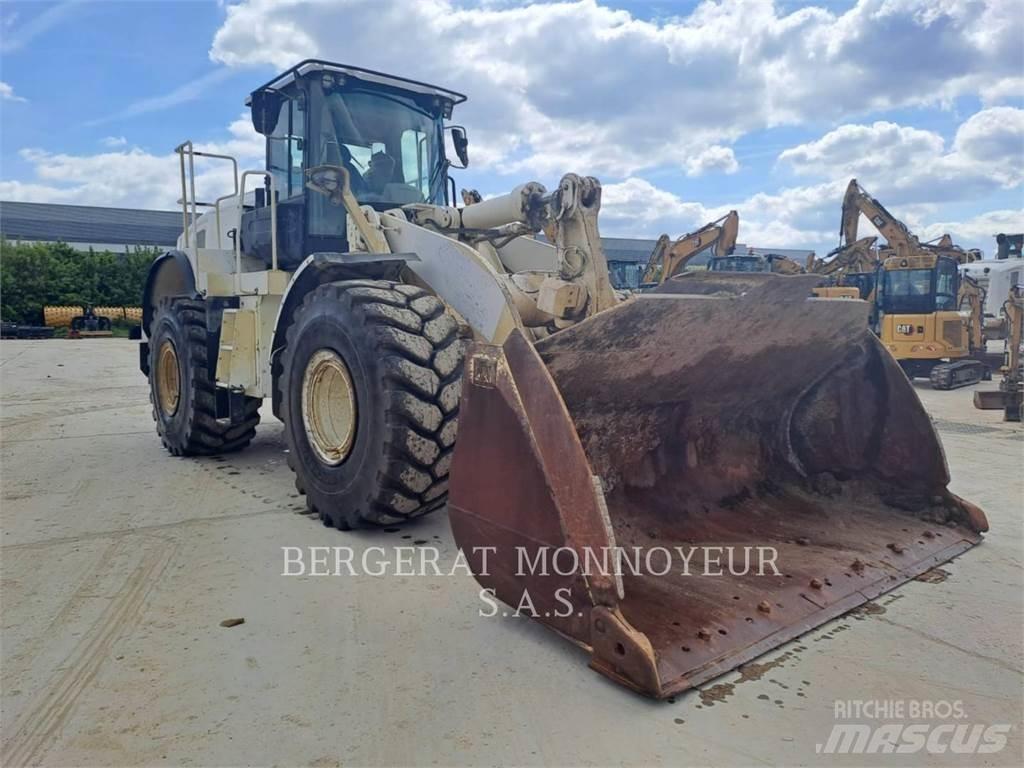 CAT 966M Фронтальные погрузчики