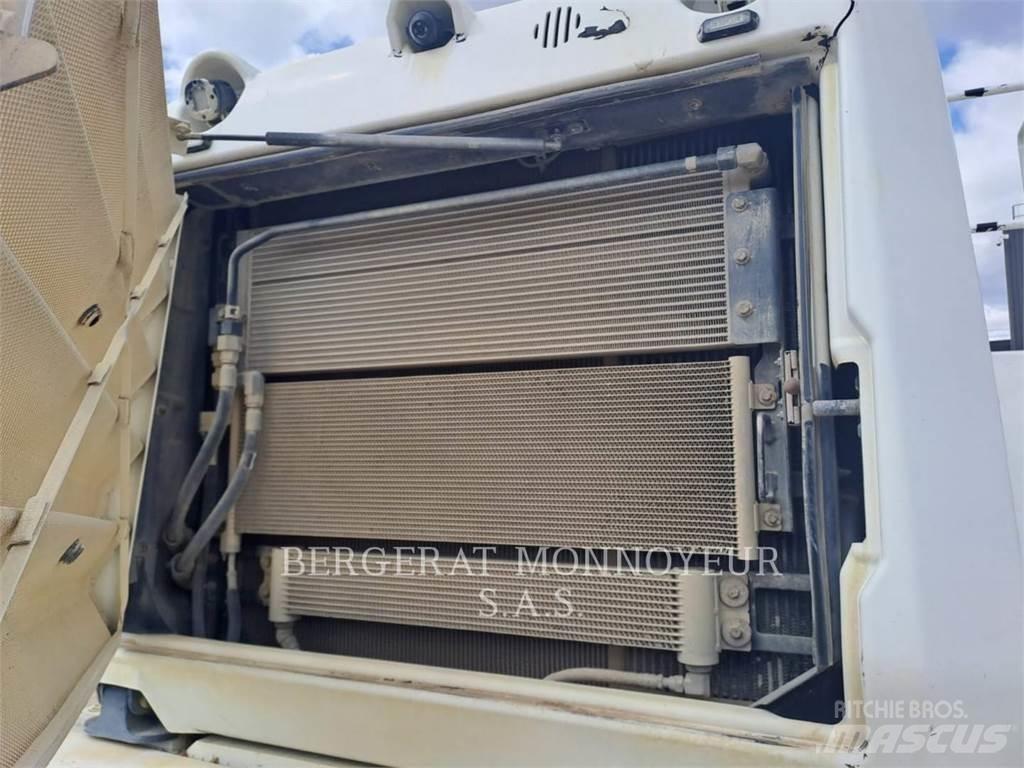 CAT 966M Фронтальные погрузчики