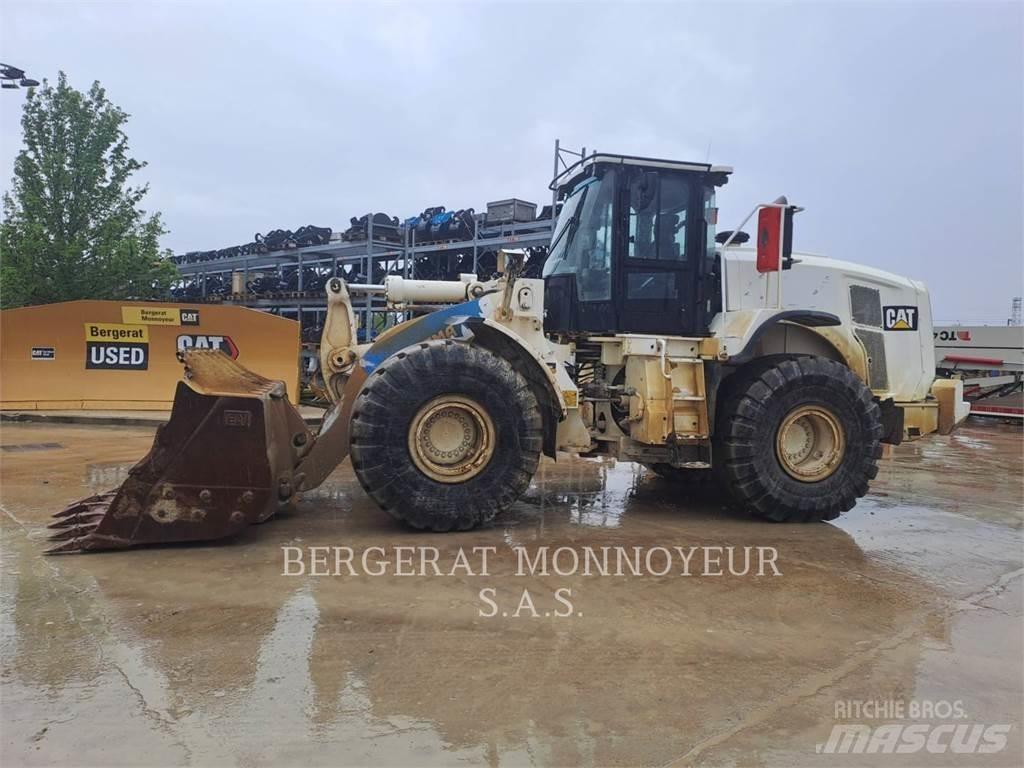 CAT 966M Фронтальные погрузчики
