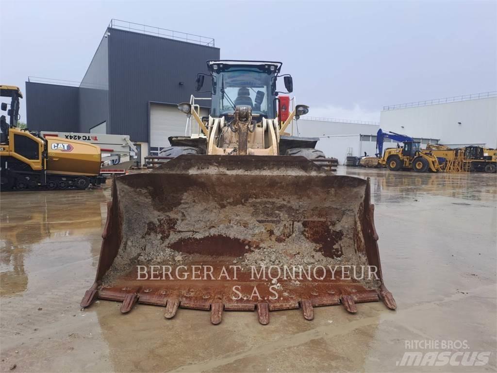 CAT 966M Фронтальные погрузчики