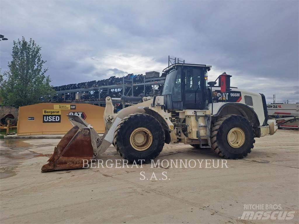 CAT 966M Фронтальные погрузчики